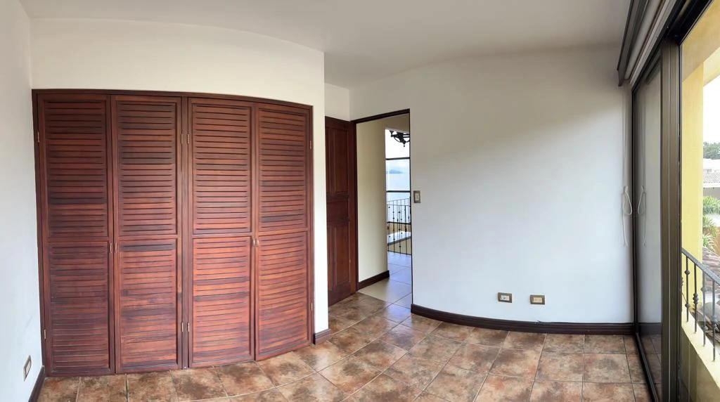 House For Sale in San Antonio - Gallery image 17
