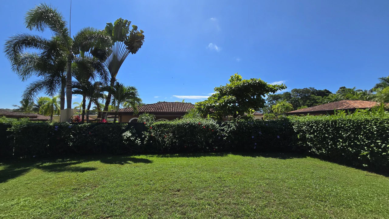 Casa Tropical: Best entry into highly sought after community! - Gallery image 4
