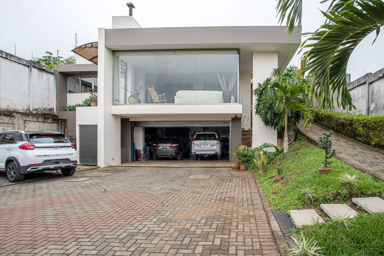 Exclusive 3-Level House in Los Tucanes, San Ramón, Costa Rica - Gallery image 20