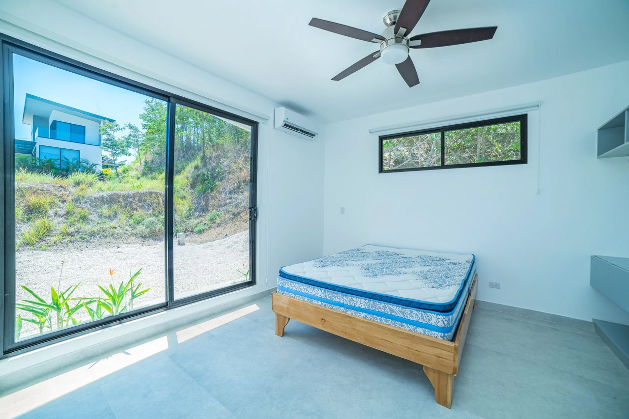 Seaside Bliss: 2-Bedroom Home with Pool, Close to Pristine Beaches - Gallery image 6