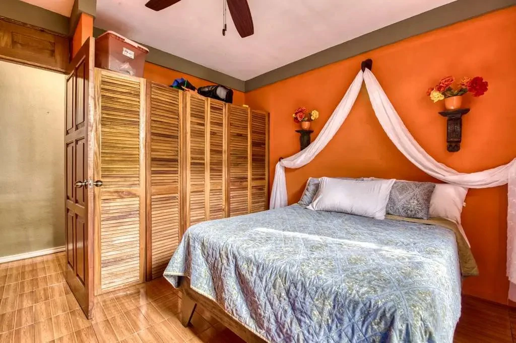 Discover this beautiful property in the heart of Jaco, a home built in the classic Costa Rican style - Gallery image 16
