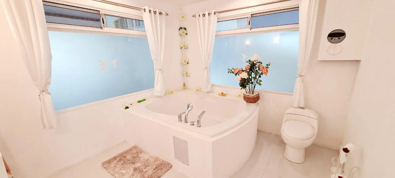 VILLA VIDA TRANQUILA - Modern Bright Home on Lake Front Property-DRASTIC REDUCTION FROM $585,000 - photo 9