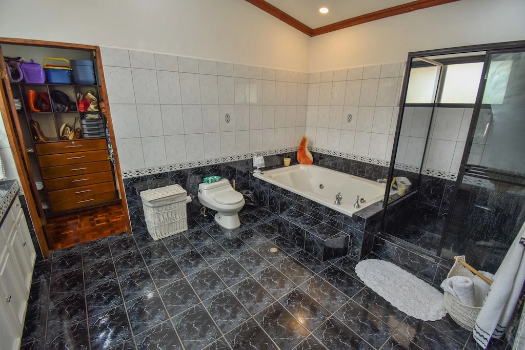House For Sale in San Antonio - Gallery image 26