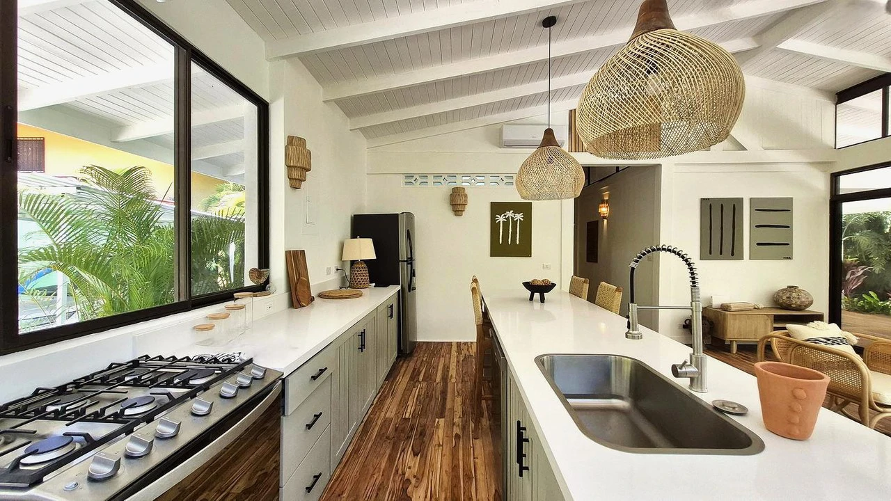 Casa Sol: Casa Sol – A Tropical Beach-Style Home with Pool, Designed for Year-Round Vacation Living - Gallery image 9