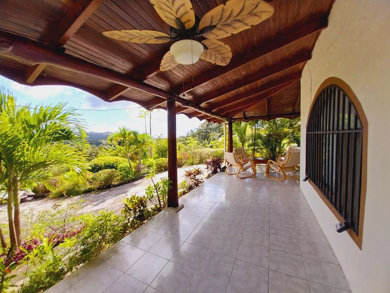 Casa Bella Montana: Charming Mountain View Home - a Slice of Paradise with Spectacular Mountain Views, New Custom Salt Water Designer Pool, and Detached 2 Car Garage with Workshop - Gallery image 15