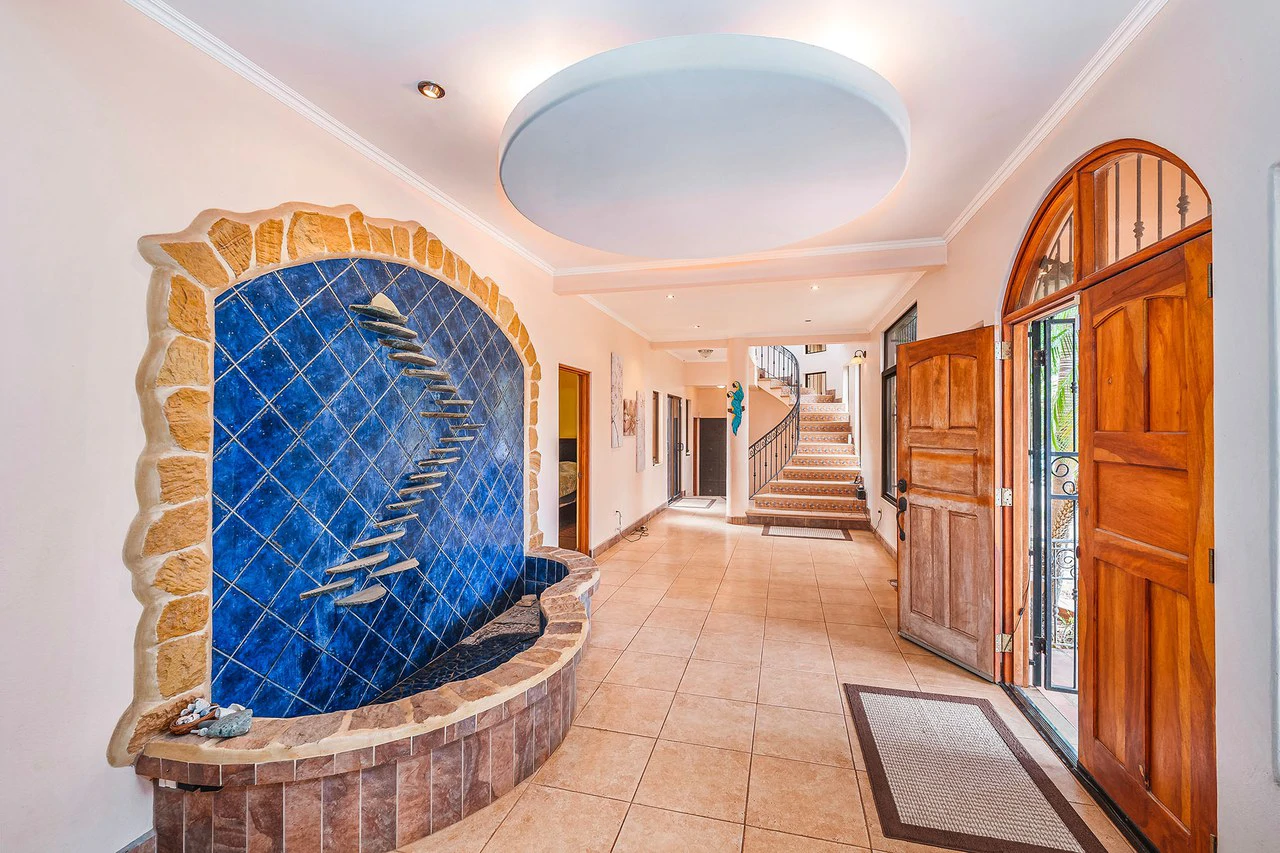 Casa Palacio: Elegant and Palatial 3BR in Gated Community - Gallery image 10