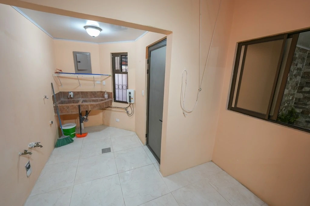 House For Sale in Lomas de Ayarco - Gallery image 14
