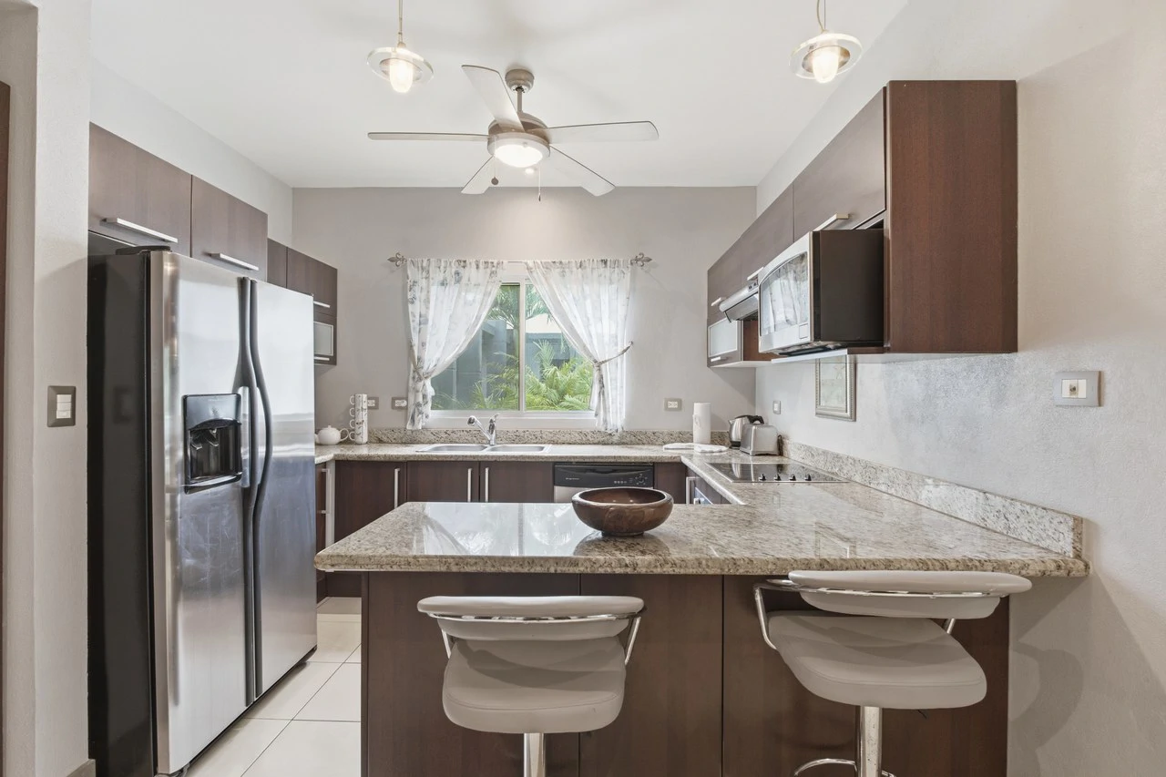 Casa Blanca #8: Spacious 3-Bedroom Condo in Surfside Estates Near Playa Potrero Beach - Gallery image 3