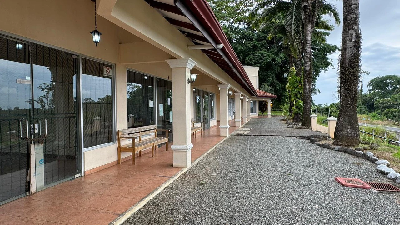 Solid investment in Limón: Consolidated commercial property in Siquirres: Mixed Use Building For Sale in Siquirres - Gallery image 3