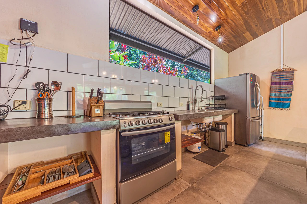 Tropical Hideaway – 7 Acres of Secluded Riverfront with a 3-Bedroom Home: Mountain House For Sale in Bahía Ballena - Gallery image 9