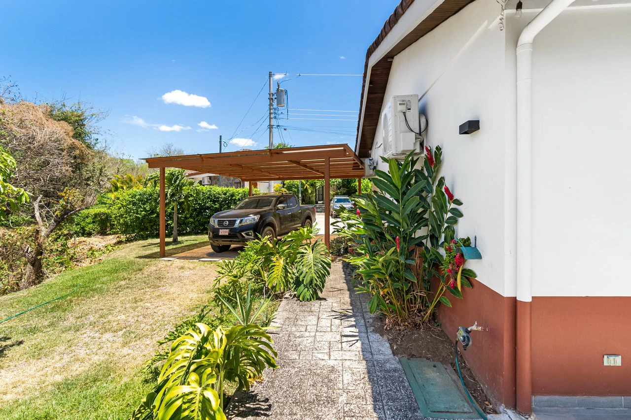 Modern-Style Home with Pool in Gated Community Near Tamarindo - Gallery image 30