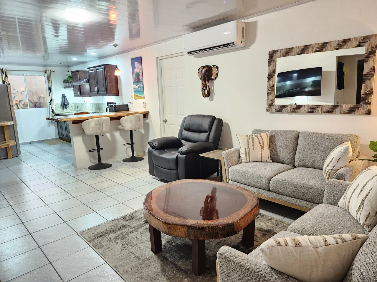Artistic in Jaco- Quiet and Private 4br/2ba: Walk to the beach, stores, restaurants and the famous Jaco nightlife! - photo 2