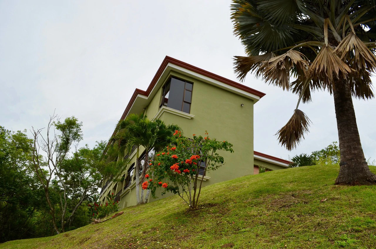 Mountain Condominium For Sale in Ciudad Colón - Gallery image 5