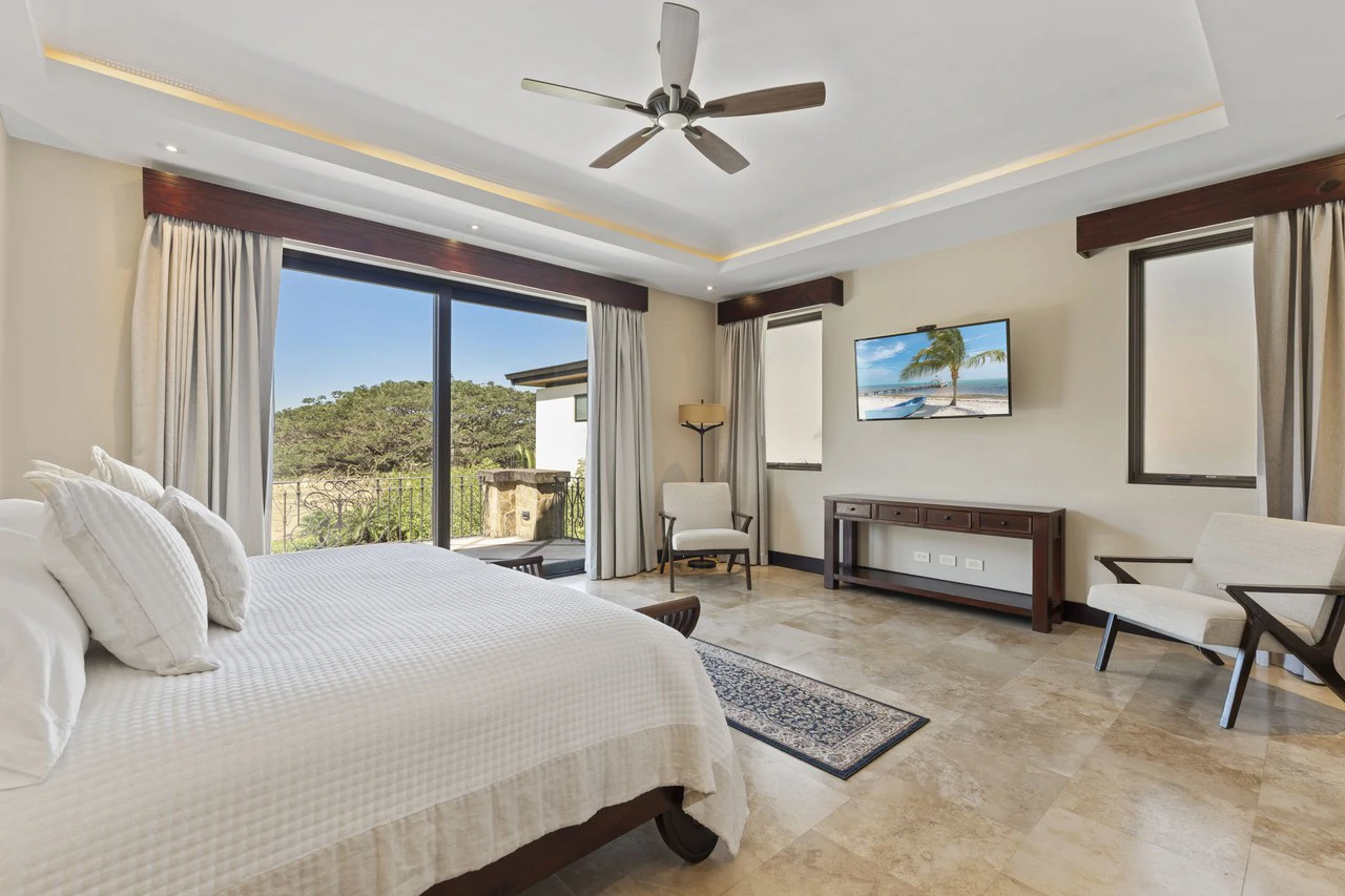 La Dulce Vida 7: Exclusive 5-Bedroom Mansion in La Dulce Vida, Hacienda Pinilla. Unmatched Elegance & Privacy - Gallery image 24