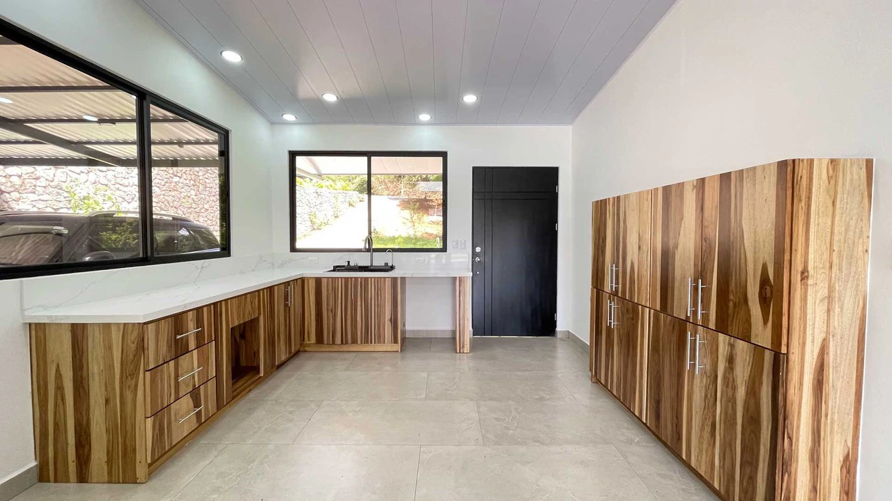 New Home for Sale in Atenas, Costa Rica with Private Pool and Tropical Surroundings - Gallery image 10