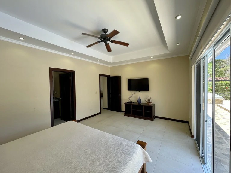 Casa Eight: Near the Beach. Playa Bejuco, Puntarenas, Costa del Sol. Fully Remodeled Tropical Sanctuary - Gallery image 5