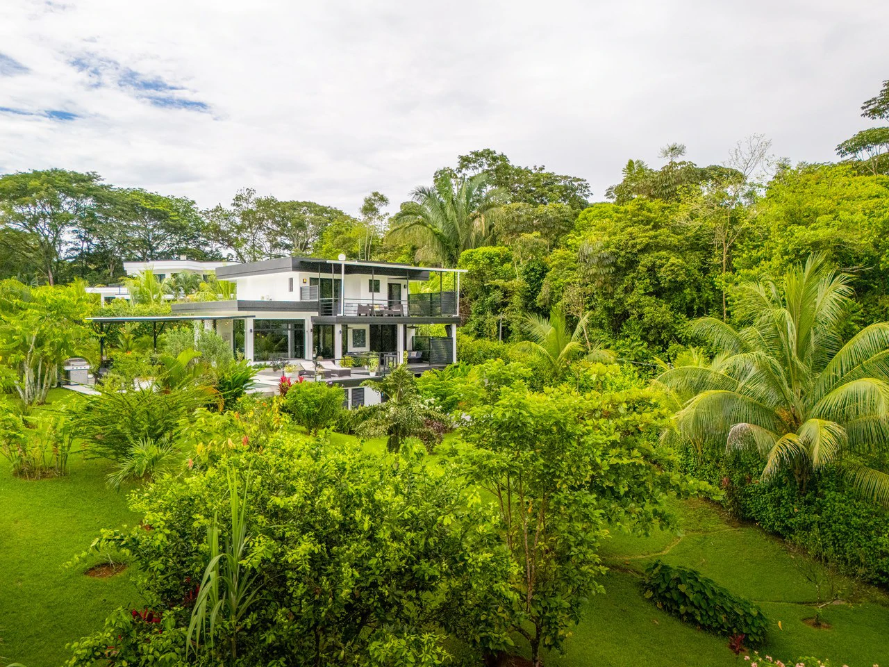 Outstanding Garden Treasure in Ojochal, Modern 4 bedroom on 1 acre - Gallery image 3