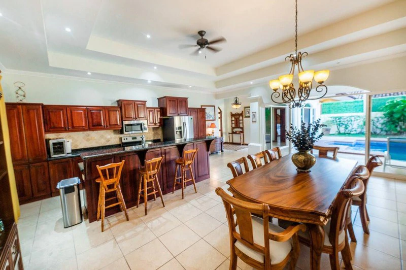 Amazing Casa Grande: Enormous Home with Pool near the Beach in a highly sought after Community! - Gallery image 7