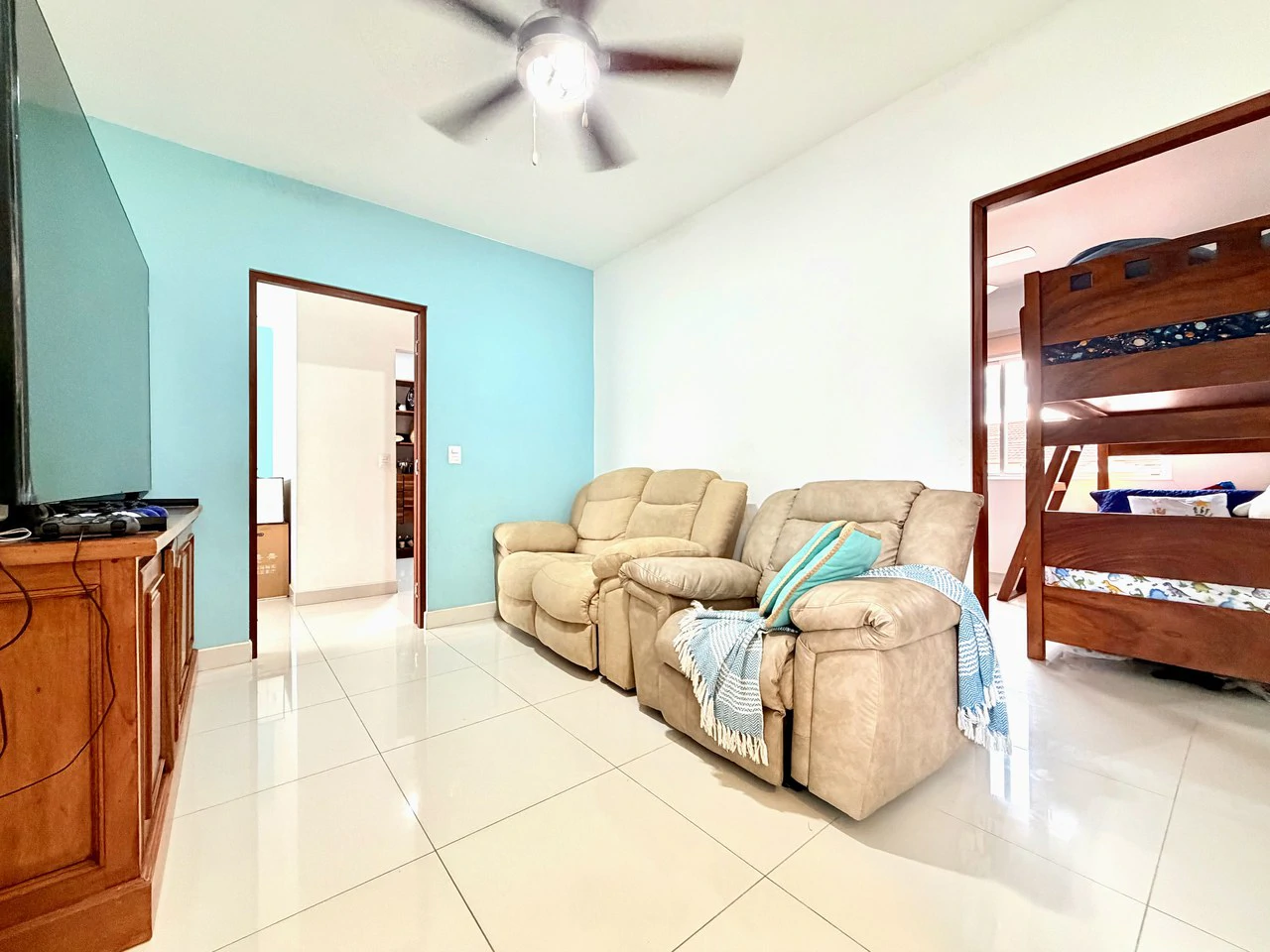 House For Sale in San Joaquin - Gallery image 13