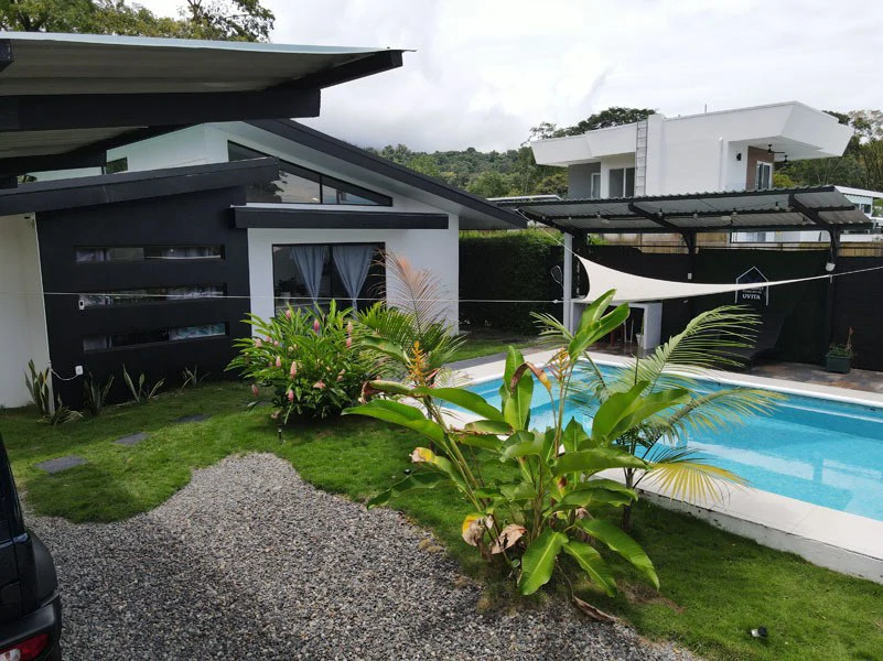 Butterfly Wings House 3 Bed 2 Bath Walking Distance To Town - Gallery image 2