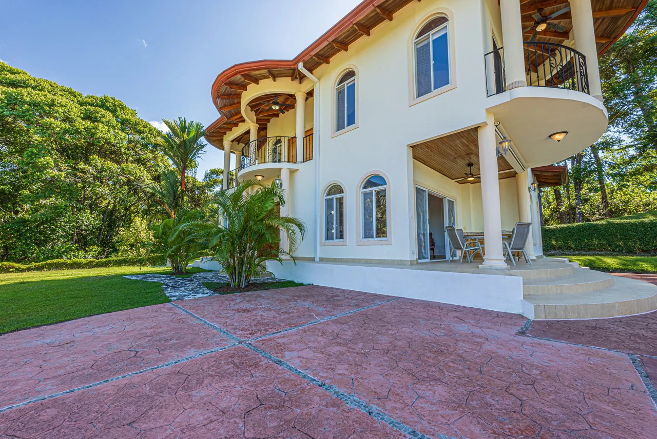 Elegant 3 Bedroom + Office Jungle Home in Puesta Del Sol, Ojochal - Gallery image 43