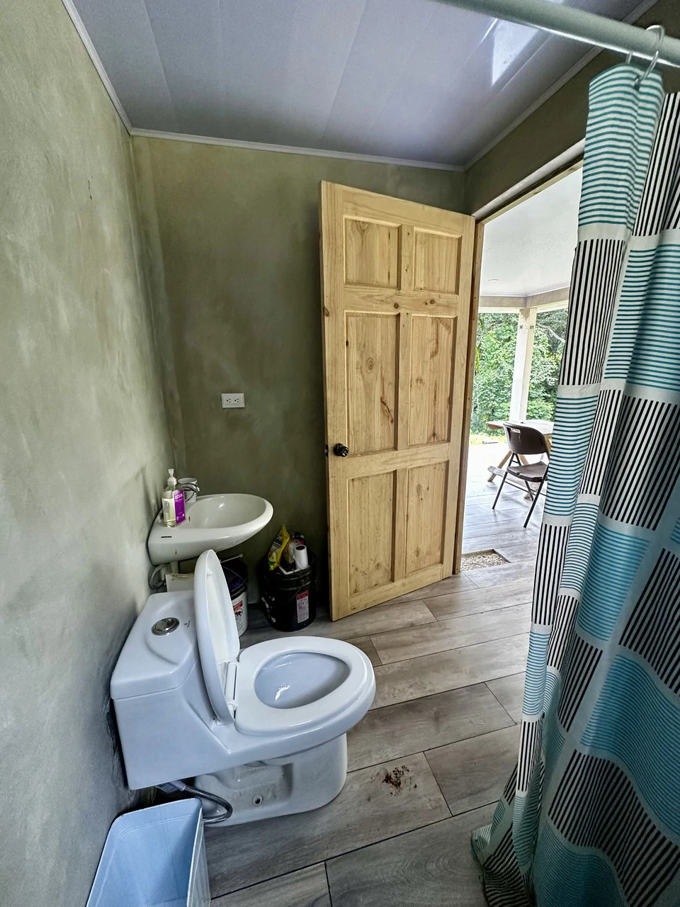 Investment Opportunity in Playa Hermosa – Fixer-Upper with Great Potential! - Gallery image 12