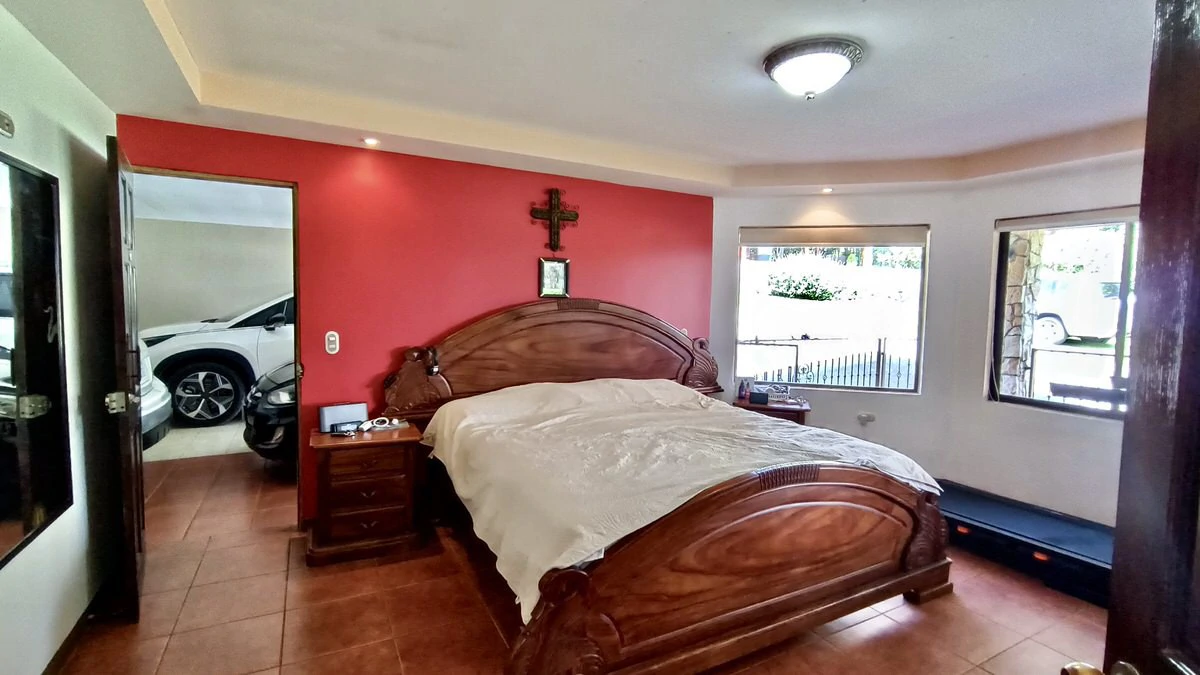 Property for sale with the 3 houses in San Rafael - Gallery image 39