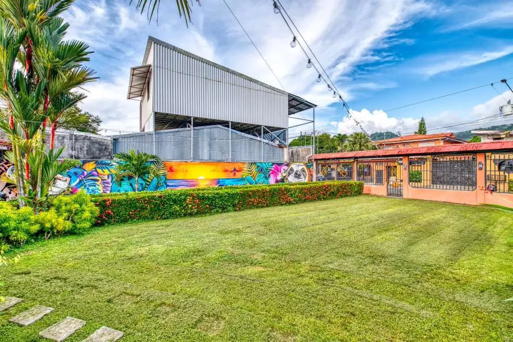 Discover this beautiful property in the heart of Jaco, a home built in the classic Costa Rican style - Gallery image 3