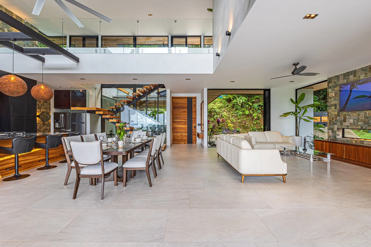 Casa Koules: Architectural 5-Bedroom Oceanview Estate in Prestigious Costa Verde Estates - Gallery image 36