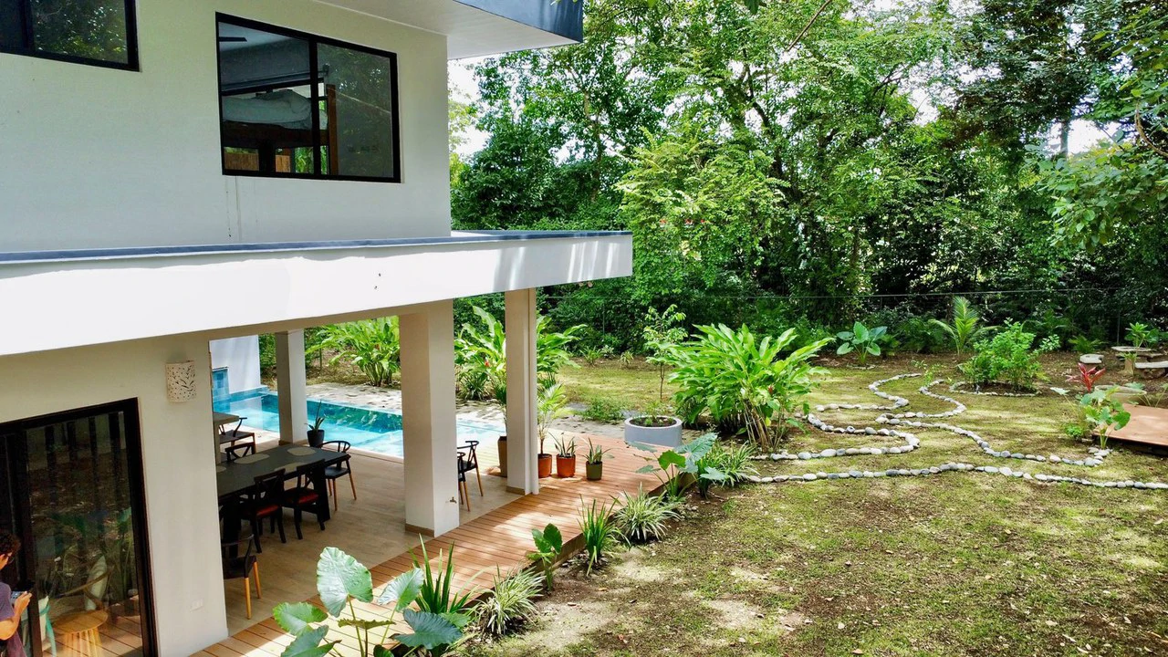 0.17 ACRES – 3 Bedrooms, Brand New Luxury Home in Uvita, Minutes From Beaches and Services, Wooded Lot, Year Round Stream, Private And Fully Furnished, Ready to Move!!! - Gallery image 3