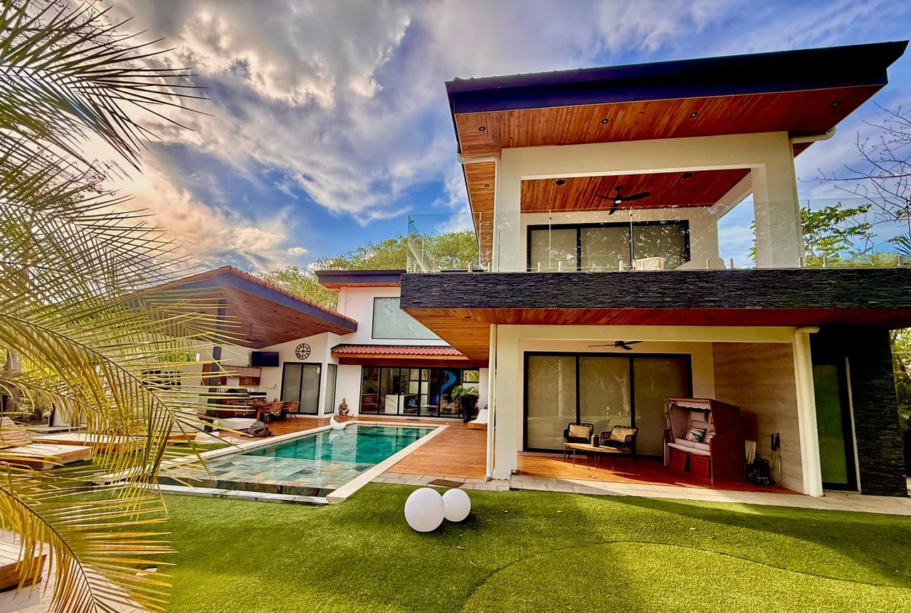 Casa La Ola Perfecta: Luxury 5-Bedroom Home with Pool Near the Beach in Hacienda Pinilla - Gallery image 2