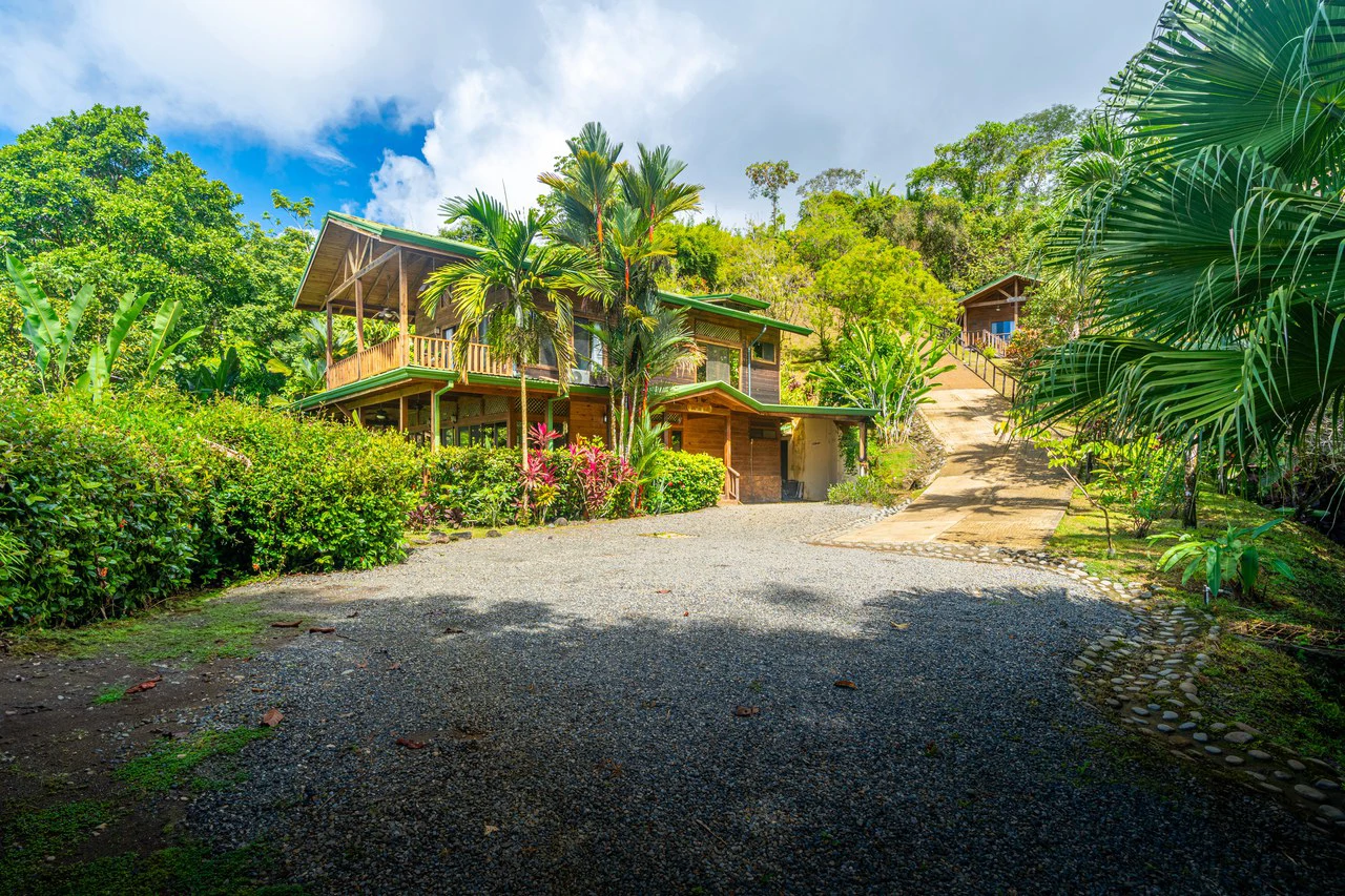 VILLA KRISTINA MARIA - 3.84 ACRES - PERLA DE BALLENA ESTATES: Mountain House For Sale in Bahía Ballena - Gallery image 4
