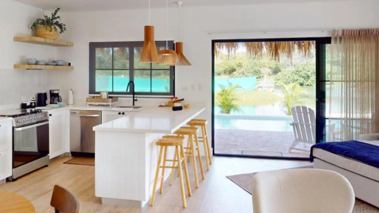 Exclusive Lakefront Residence with Pacific Panoramas: Boutique 3BR Living in Playa Hermosa - Gallery image 2