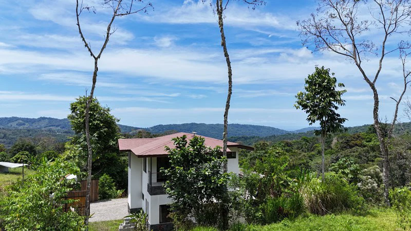 Stunning 3-Bed, 3-Bath Home with Ocean & Mountain Views in Tinamaste - Gallery image 2