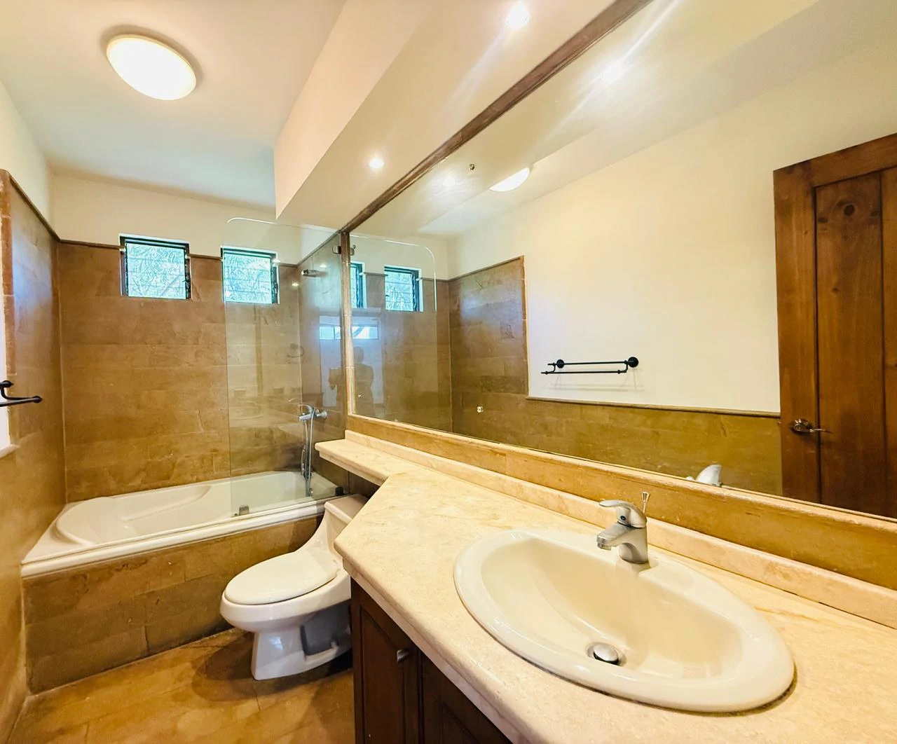 House for Sale with 1,732 sq m Garden in an Exclusive Gated Community in Ciudad Colón - Gallery image 14