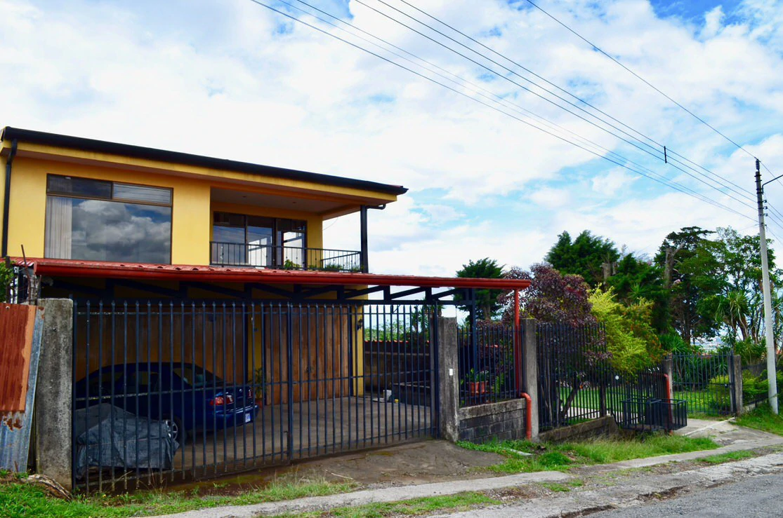 MOUNTAIN PROPERTY WITH VIEW AND 3 HOUSES - Gallery image 58