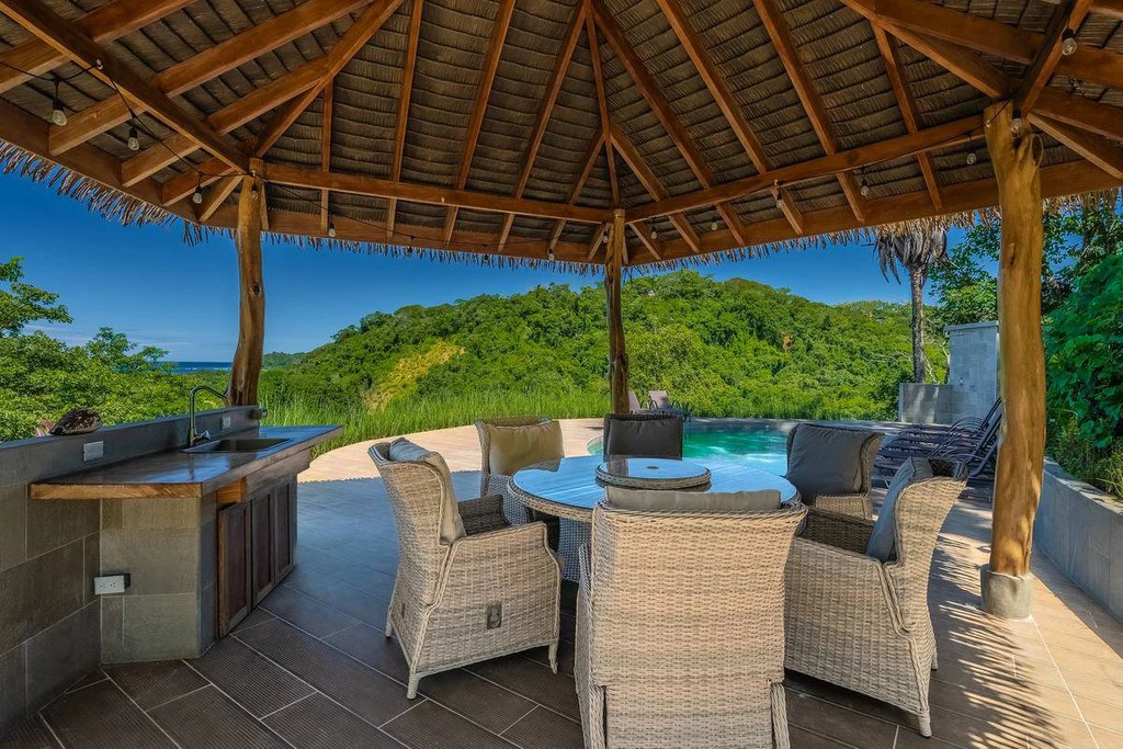 Samara Vista - Villa & Lodge: Exceptional Ocean-View Luxury Estate with Multiple Residences, Expansion & Income Potential - photo 4