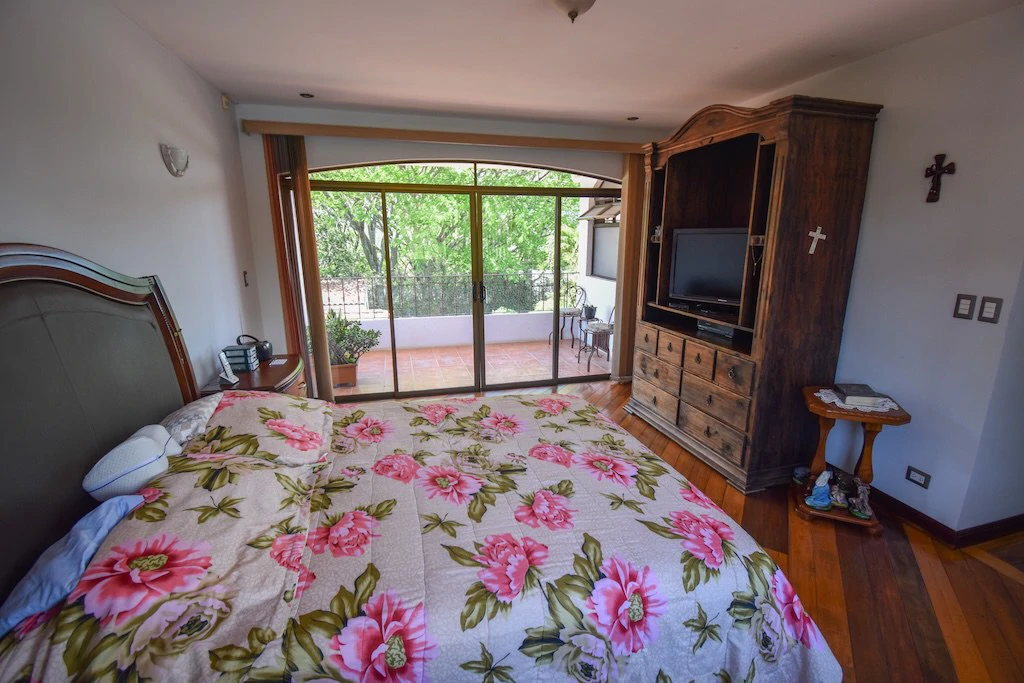 House For Sale in San Rafael - Gallery image 27