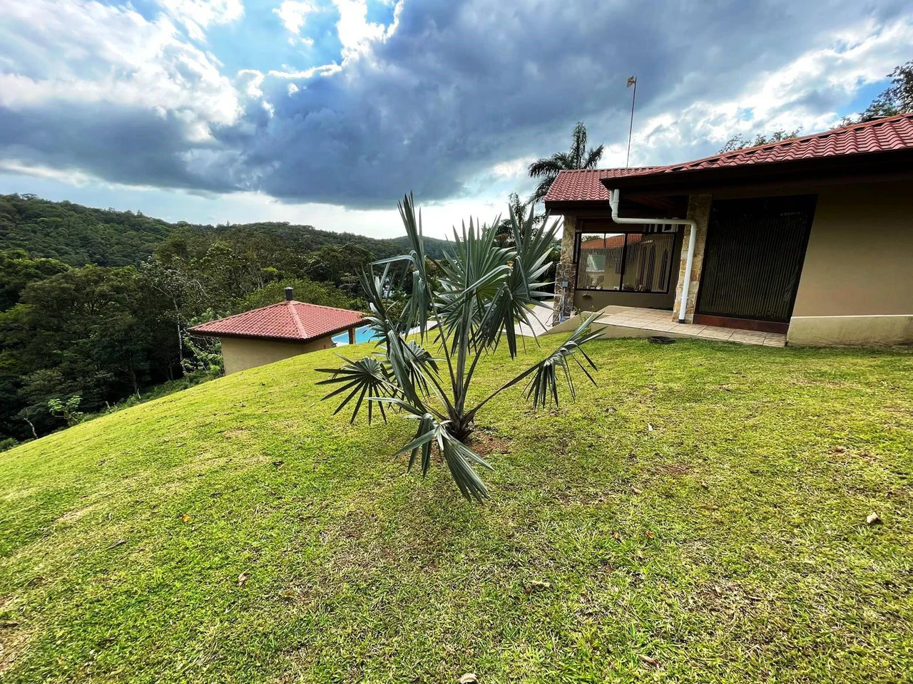VILLA CANASOL : Lake View Home with Pool, Garage and Workshop - Gallery image 12
