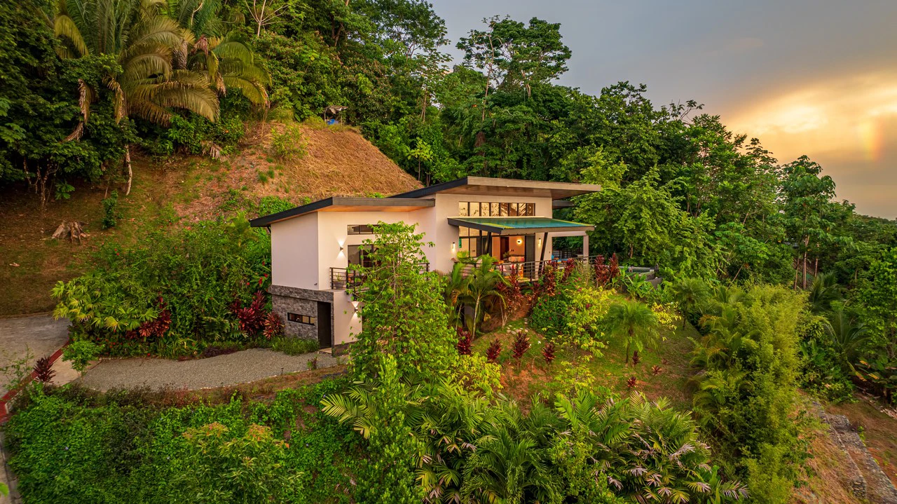 Casa Markissa: Luxury Oceanview Villa with Proven Rental Income. - Gallery image 47
