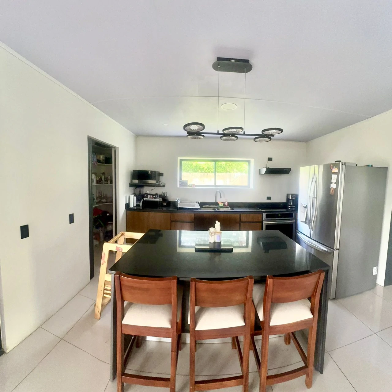 Casa 40 Grecia: Modern 4-BR Country Estate in Grecia | 4-Car Covered Garage, Solar Hot Water, First-Floor Bedroom & River Trails - Gallery image 8