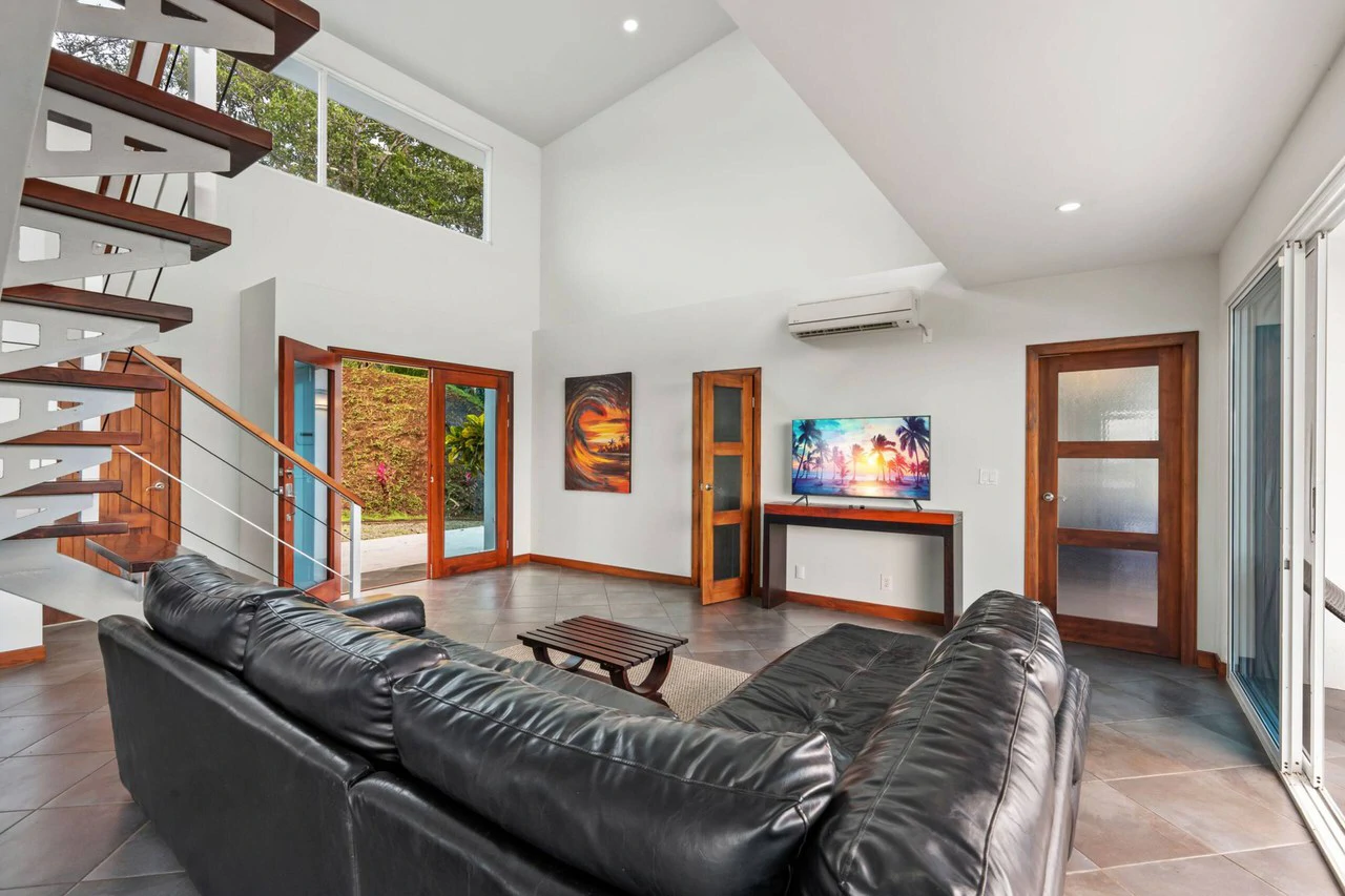 Casa Sol: Exceptionally Private Home with Panoramic Ocean, Mountain & Sunset Views - Gallery image 8
