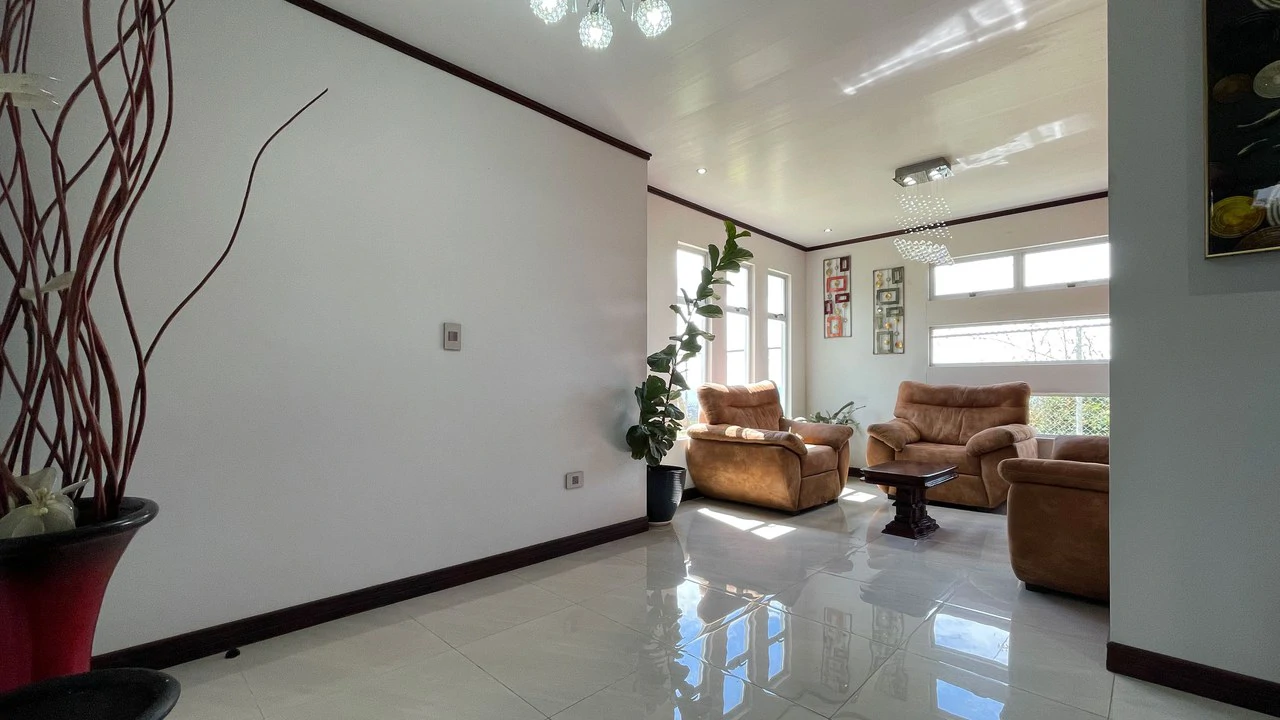 Mountain House For Sale in Grecia - Gallery image 18