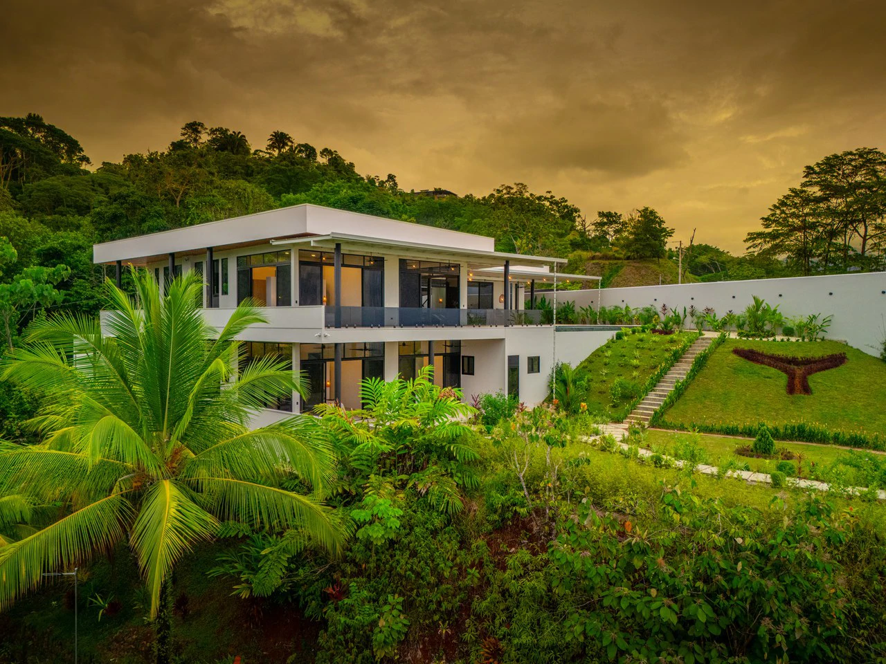 Lion's Gate Sunset Estate - Gallery image 23