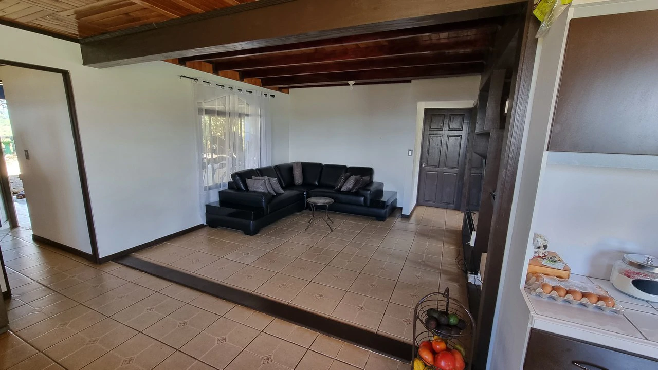 CASA SANTA ELENA: BEAUTIFUL HOUSE FOR SALE, WITH AMAZING VIEWS, 4 BDRM IN THE HEART OF SANTA ELENA - Gallery image 14