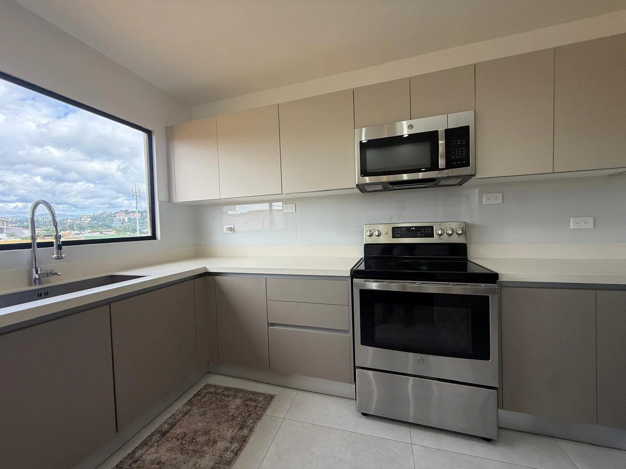 3 Bedroom apartament for sale with appliances in Trejos Montealegre Escazu Costa Rica - Gallery image 6