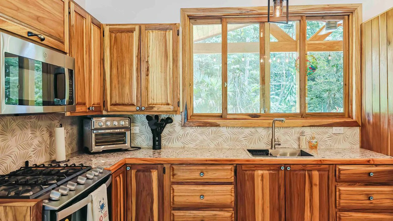 ID 765 - 3 Bd/2 Ba Home w/ Pool in Cahuita: Spacious, Well-Built Home on 5,128sqm Private Lot, 5 Minute Walk to Playa Grande, Cahuita - Gallery image 5