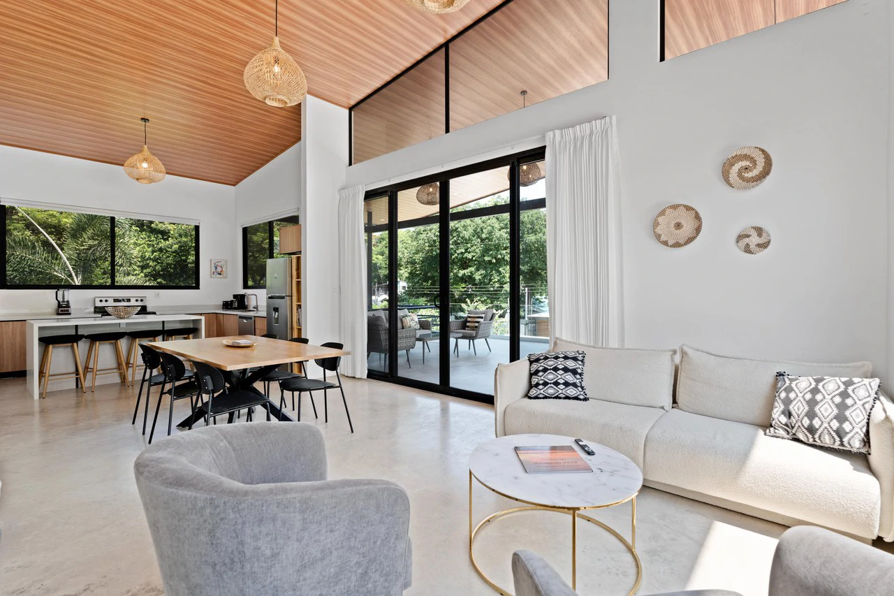 Sámara Serenity - In Town Income Generating Duplex: Near the Coast 1/2 Duplex For Sale in Playa Samara - Gallery image 14