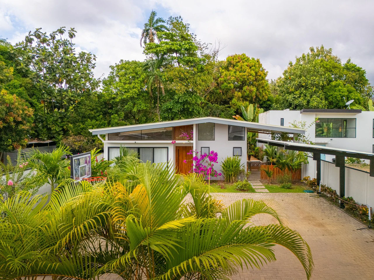 Casa Cola Ballena: Modern new construction, walk to the beach, Best in class location - Gallery image 3