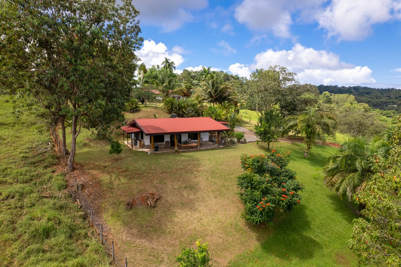 5 Bedroom Mountain Retreat Minutes from the Beach Platanillo Costa Rica - Gallery image 49